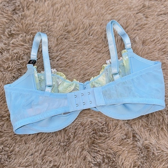 Victoria’s Secret Demi Bra 32DD - Picture 4 of 8